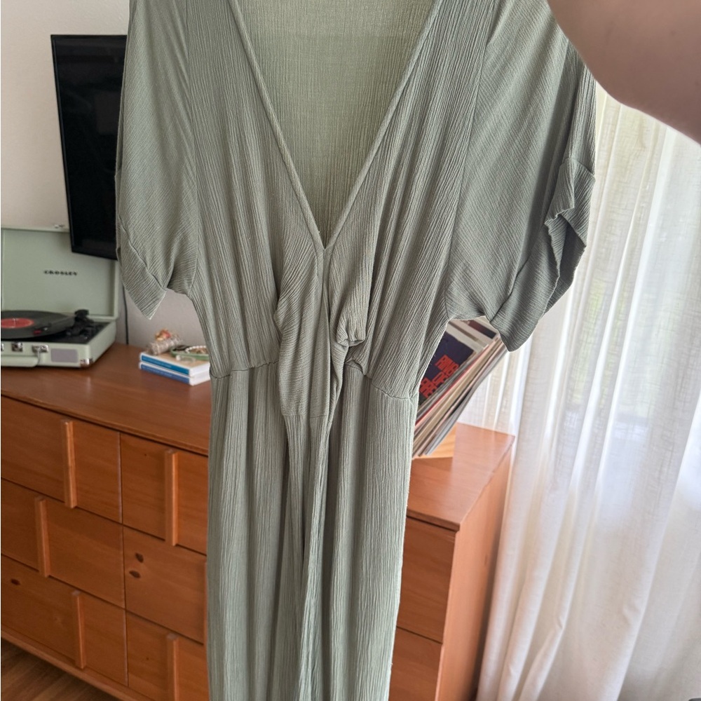 Chic V-Neck Maxi Dress in Sage